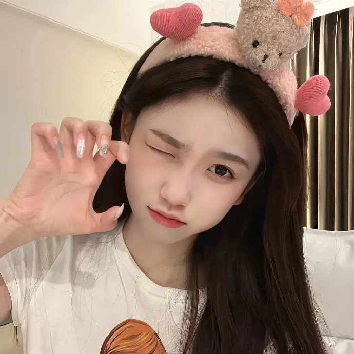 脱口秀演员假唱穿帮，现场观众起哄，凌晨持续发酵